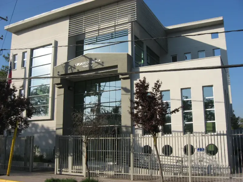 Edificio del Juzgado de Familia de Peñaflor